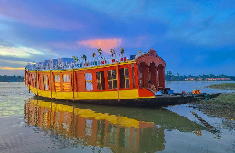 বর্ষায় হাওর ভ্রমণ