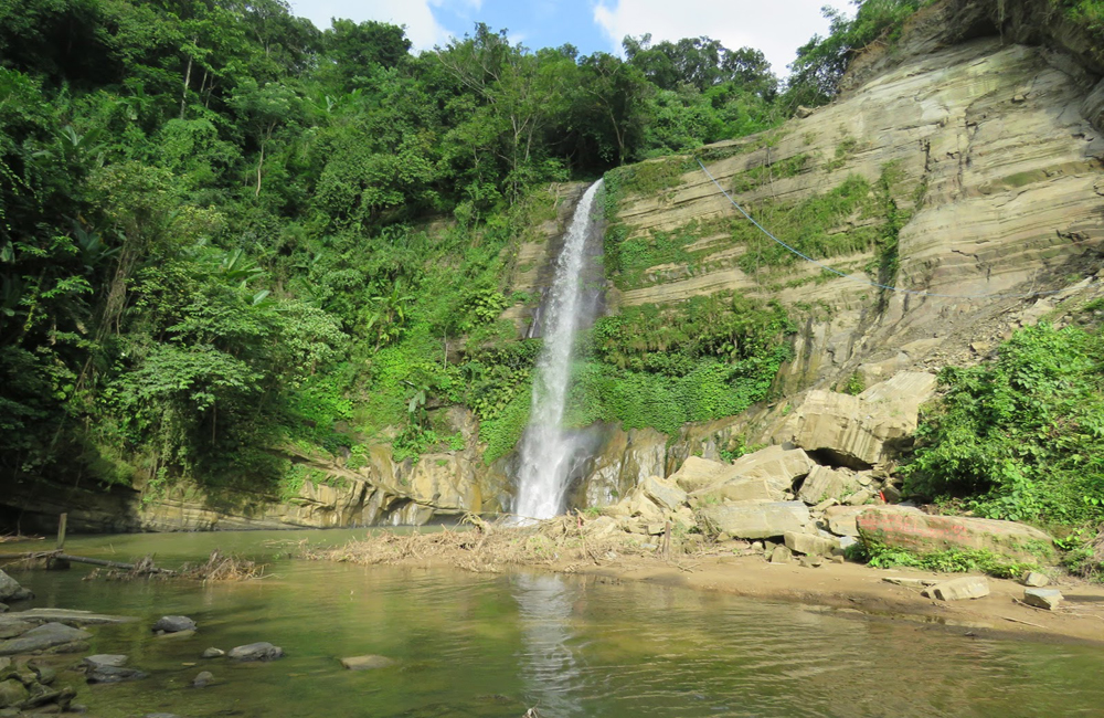 এই বর্ষায় অপরূপ ঝরনায়